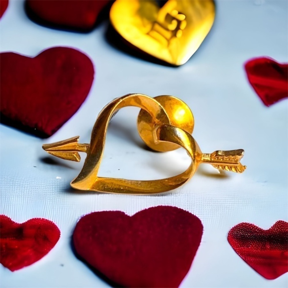 Vintage Avon Love Struck Tac Pin
